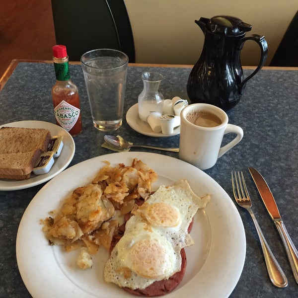 Photo taken at Northvale Classic Diner by Jason L. on 9/20/2015