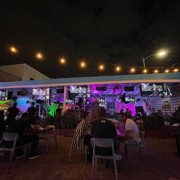 Снимок сделан в Grails Miami - Restaurant &amp; Sports Bar пользователем Kenny S. 11/29/2020