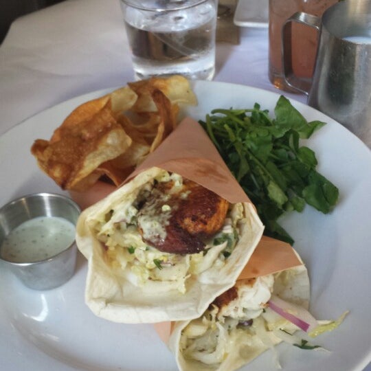 Das Foto wurde bei Good Restaurant von Rachel C. am 5/26/2014 aufgenommen