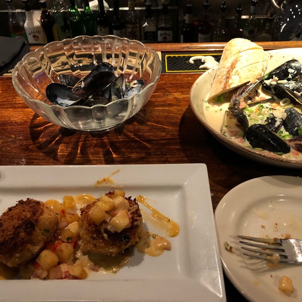 Foto tirada no(a) Harrison&#39;s Restaurant &amp; Bar por Leslie Jane em 4/8/2018