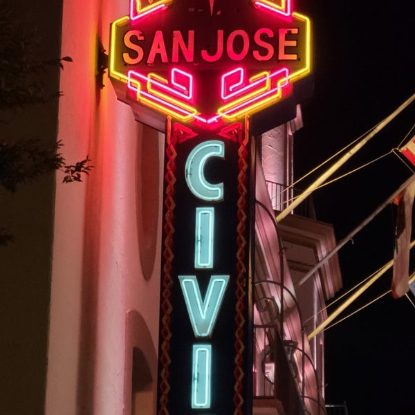 Foto tirada no(a) San Jose Civic por Brian M. em 11/10/2022