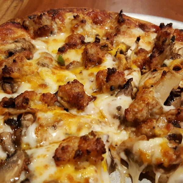 Photos At High 5 Star Pizza Belle Haven 7 Tips From 136