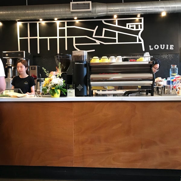 8/14/2018 tarihinde Bea M.ziyaretçi tarafından Louie Coffee Shop'de çekilen fotoğraf