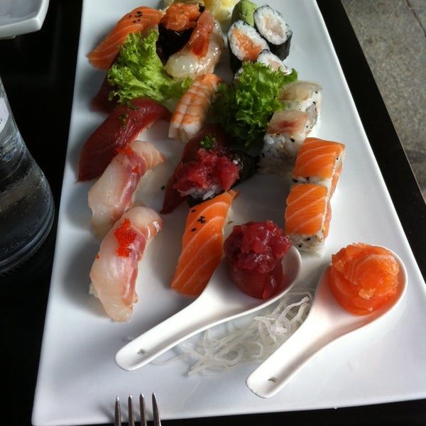 Foto tomada en Bento Sushi Restaurant  por Bea M. el 9/9/2014