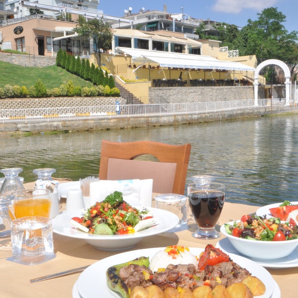Kaliteli hizmeti ve lezzetli yemekleri ile Anadolu yakasında nadide yerlerden.