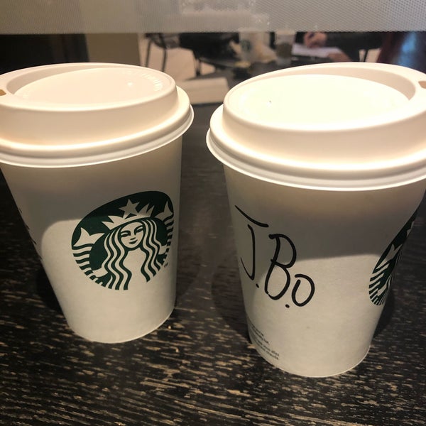 Снимок сделан в Starbucks пользователем Jose B. 10/16/2019