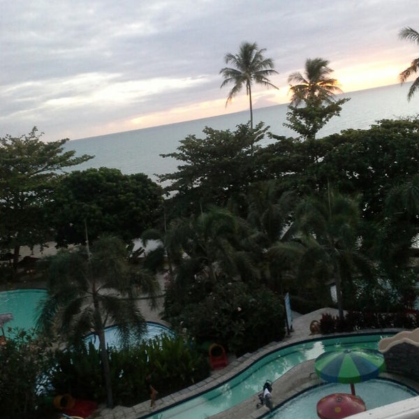 รูปภาพถ่ายที่ Hawaii A Club Bali Resort โดย John A. เมื่อ 7/18/2014