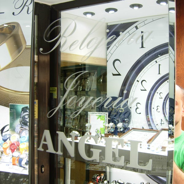 รูปภาพถ่ายที่ Joyería Relojería Ángel โดย Joyería Relojería Ángel เมื่อ 7/23/2013