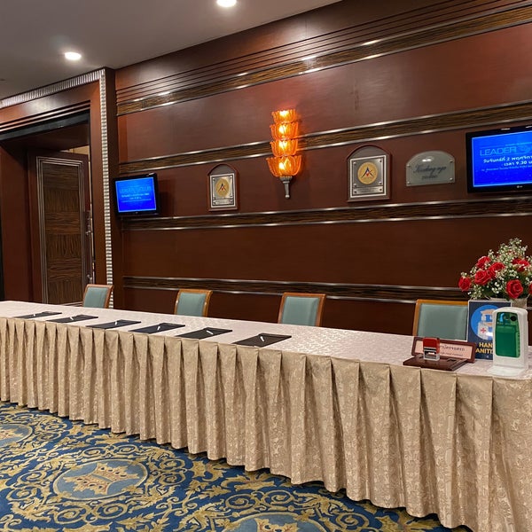 Photo taken at Golden Tulip Sovereign Hotel Bangkok by Rathapol S. on 11/2/2020