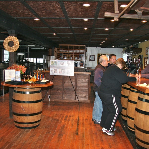 รูปภาพถ่ายที่ The Ice House Winery โดย The Ice House Winery เมื่อ 7/23/2013