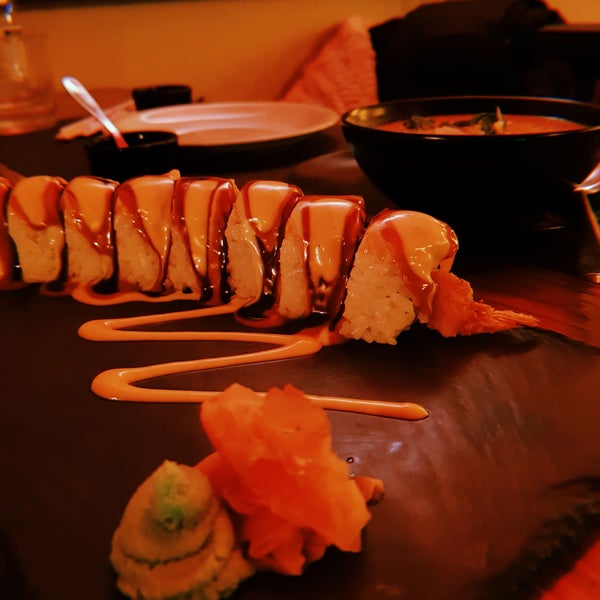 รูปภาพถ่ายที่ Hōmu Sushi Bar โดย Johnny M. เมื่อ 2/8/2019