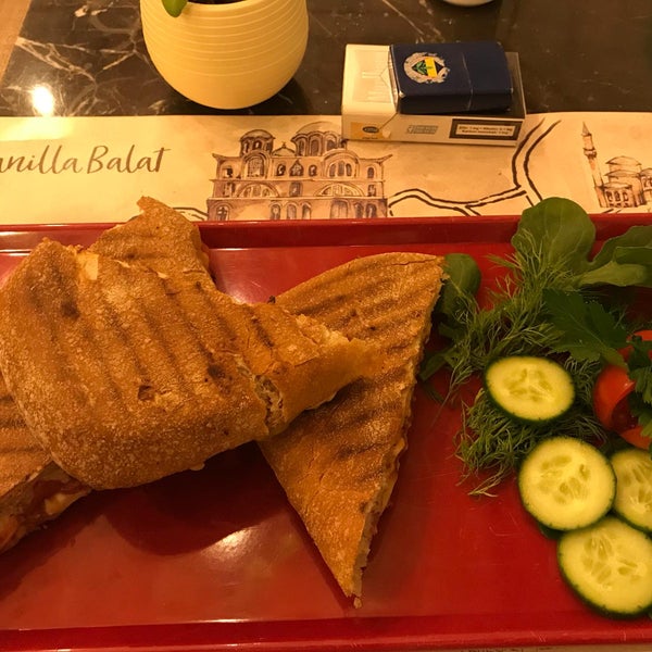 Foto diambil di Vanilla Cafe Balat oleh Ömer ş. pada 3/14/2019