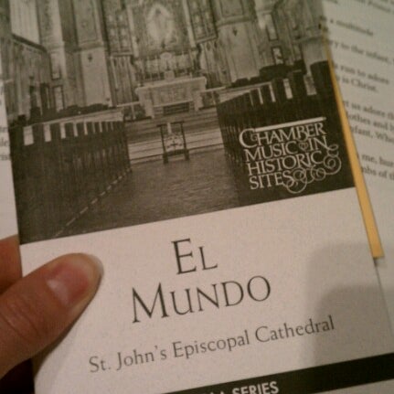 Foto tomada en St. John&#39;s Cathedral  por Stephanie M. el 12/9/2012