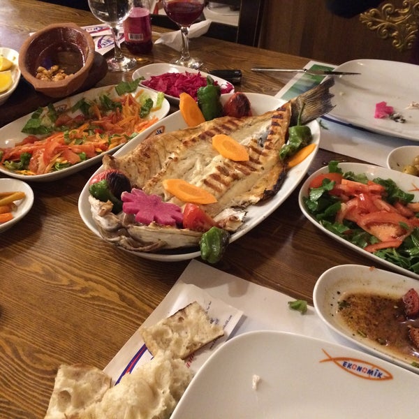 Foto tomada en Ekonomik Balık Restaurant Avanos  por R. B. el 1/2/2016