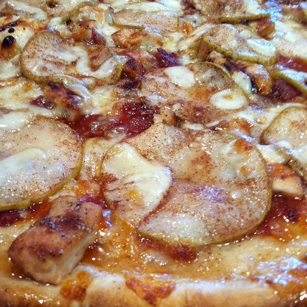 8/9/2014 tarihinde Ridgemont Pizzaziyaretçi tarafından Ridgemont Pizza'de çekilen fotoğraf