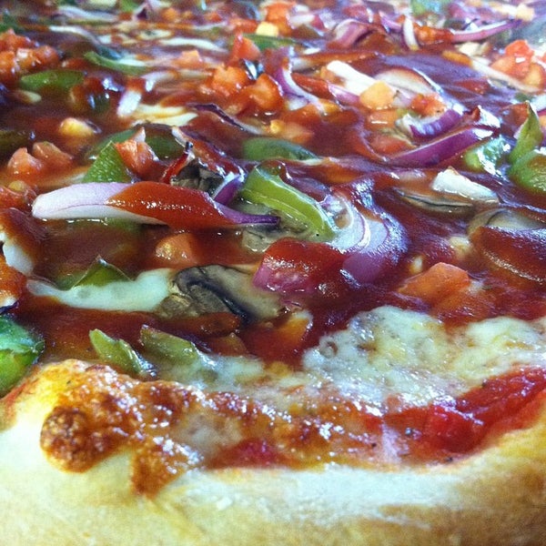 9/20/2014 tarihinde Ridgemont Pizzaziyaretçi tarafından Ridgemont Pizza'de çekilen fotoğraf