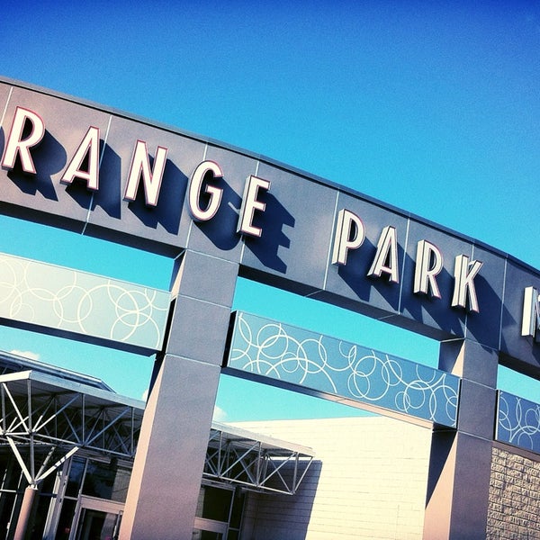 Foto tirada no(a) Orange Park Mall por Michael M. em 9/7/2013