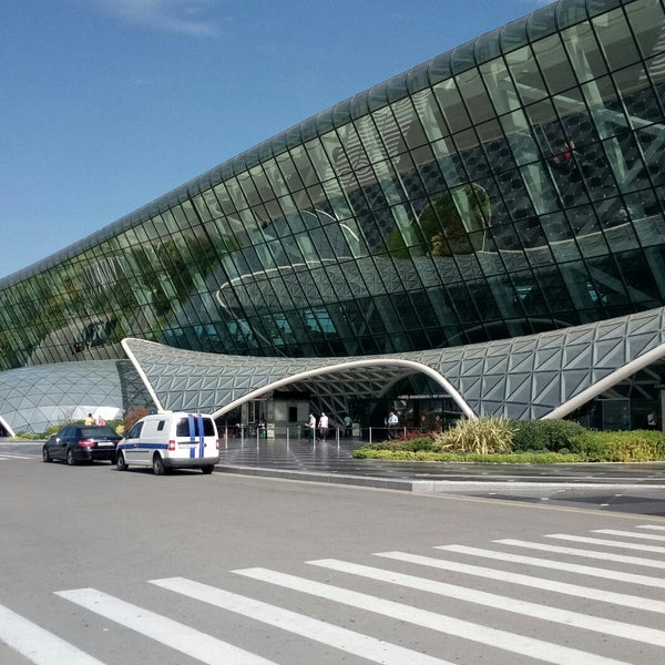 6/3/2017 tarihinde Vladimir C.ziyaretçi tarafından Haydar Aliyev Uluslararası Havalimanı (GYD)'de çekilen fotoğraf