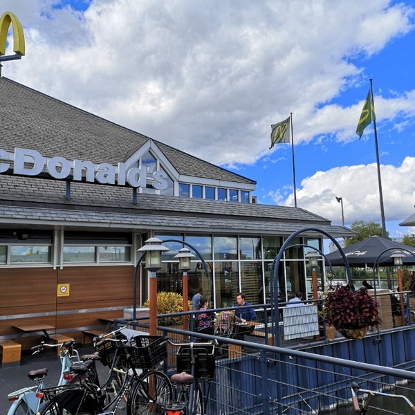 Photo taken at McDonald&#39;s by Vladimir C. on 8/28/2022