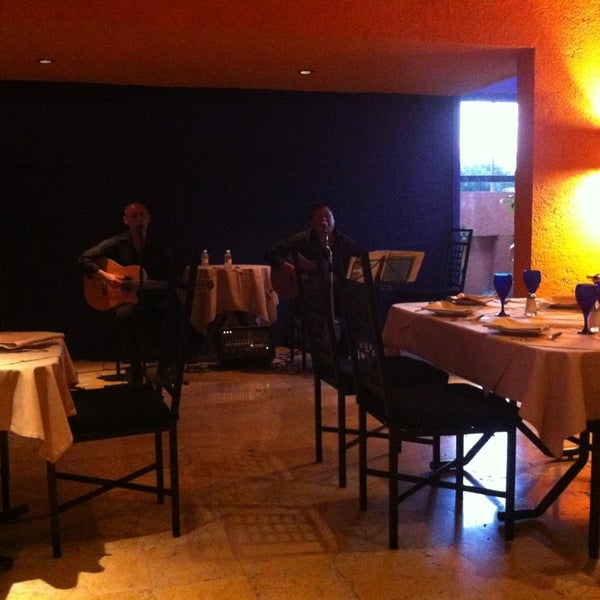 Foto diambil di Santa Fe Restaurante oleh Kary R. pada 8/2/2013
