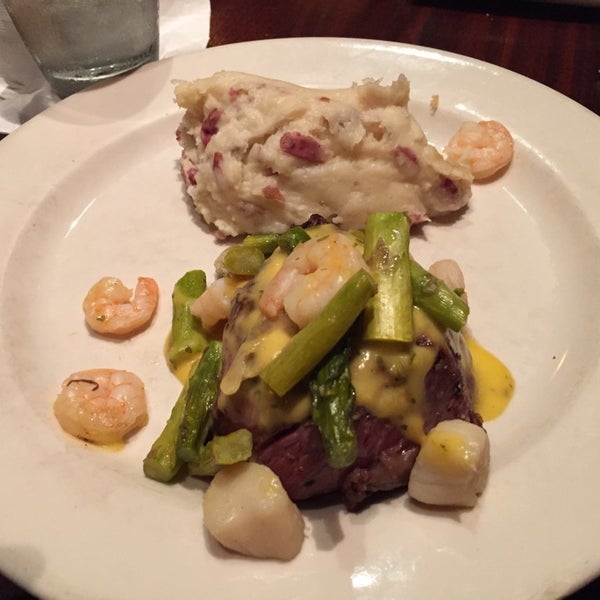 Photo taken at The Keg Steakhouse + Bar - Desert Ridge by ᴡ V. on 9/28/2014