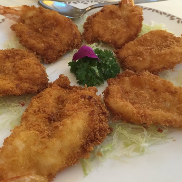Photo taken at Jin Shan Restaurant by Seohee C. on 11/14/2015