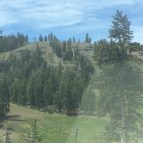 รูปภาพถ่ายที่ Bear Valley Mountain โดย Charlie R. เมื่อ 5/31/2015