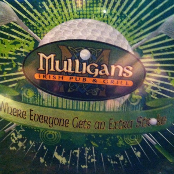 รูปภาพถ่ายที่ Mulligan&#39;s Irish Pub &amp; Grill โดย Kelly H. เมื่อ 10/4/2013