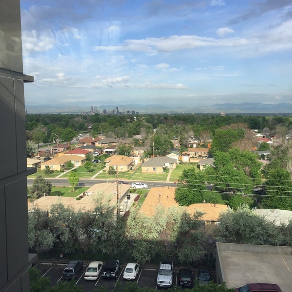 Foto scattata a DoubleTree by Hilton Hotel Denver da Ali M. il 5/26/2016