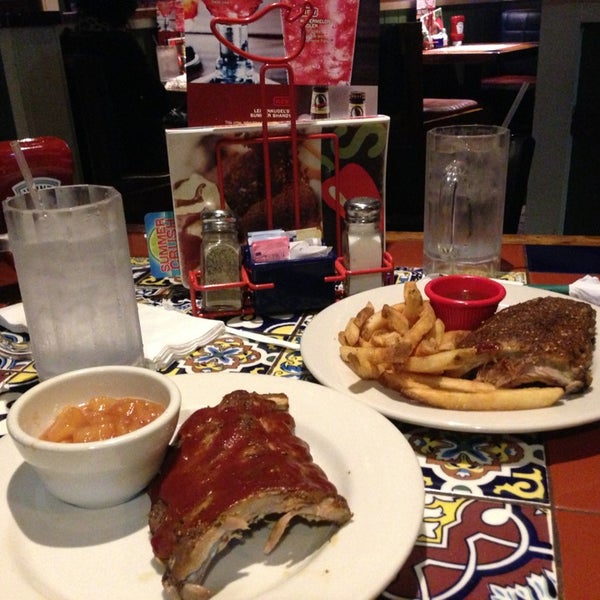 Photo taken at Chili&#39;s Grill &amp; Bar by Mariana G. on 7/24/2013