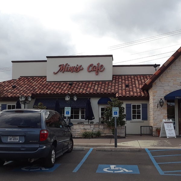 Photo taken at Mimi&#39;s Bistro + Bakery by Capt S. on 11/6/2019