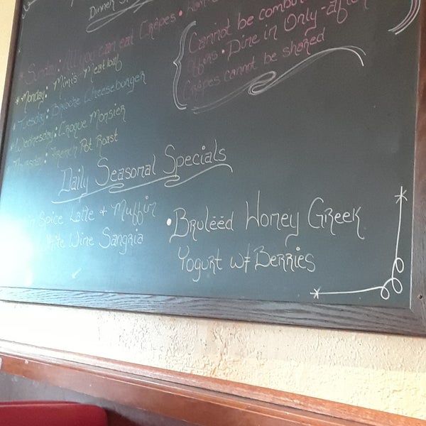 Photo taken at Mimi&#39;s Bistro + Bakery by Capt S. on 11/6/2019