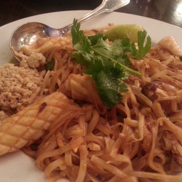 Photo taken at Aloy Thai Cuisine by Igor K. on 4/5/2014