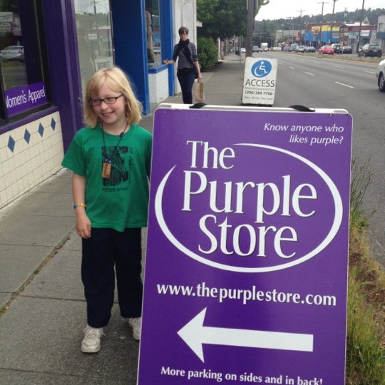 Das Foto wurde bei The Purple Store von Kayla P. am 6/8/2013 aufgenommen