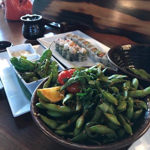 รูปภาพถ่ายที่ The Cultured Pearl Restaurant &amp; Sushi Bar โดย Anand K. เมื่อ 5/13/2017