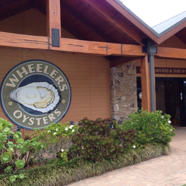 12/16/2013 tarihinde Dreamerziyaretçi tarafından Wheelers Oyster Farm &amp; Seafood Restaurant'de çekilen fotoğraf