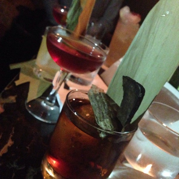 Foto scattata a Looking Glass Cocktail Club da Ahuv 🇪🇺 il 5/9/2014