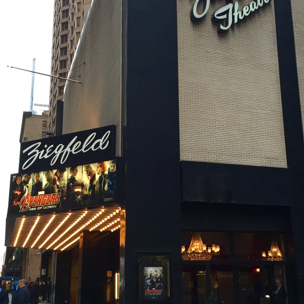 Foto tirada no(a) Ziegfeld Theater - Bow Tie Cinemas por Norman E. em 5/1/2015
