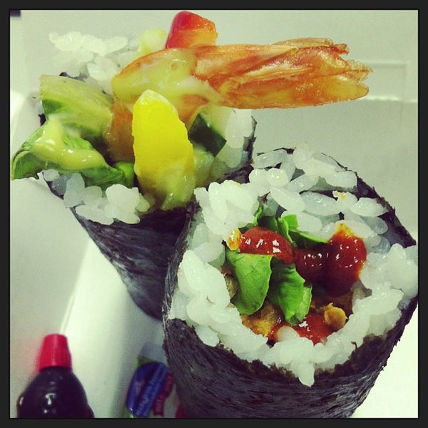 รูปภาพถ่ายที่ Sugo Sushi โดย Athena S. เมื่อ 8/15/2013