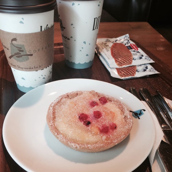 Photo taken at Caribou Coffee by Hamide on 6/3/2015