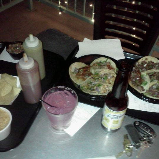 11/7/2012にFrankie F.がLos Taquitos Mexican Grillで撮った写真