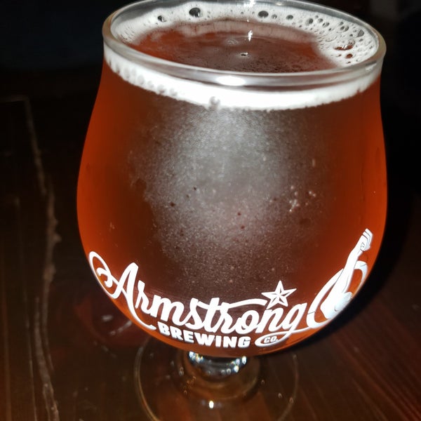 Foto tirada no(a) Armstrong Brewing Company por ImportHater♎🔭🎱🎺🍻🐾🌅🏁 ☣. em 12/8/2019