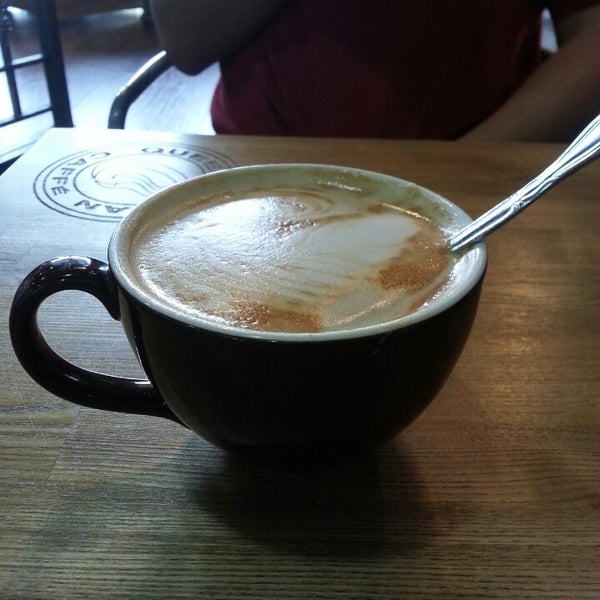 3/22/2014 tarihinde bubblychangziyaretçi tarafından Queen Bean Caffe'de çekilen fotoğraf