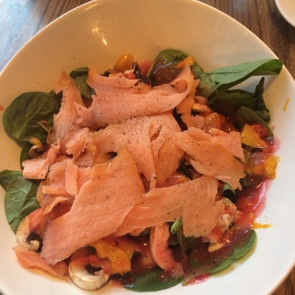 Spinach salad with smoked salmon👌