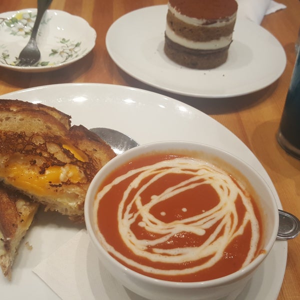 9/13/2018 tarihinde Amy W.ziyaretçi tarafından Heirloom Vegetarian Restaurant'de çekilen fotoğraf