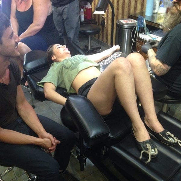 Das Foto wurde bei Studio City Tattoo &amp; Los Angeles Body Piercing von Jessie S. am 7/22/2014 aufgenommen