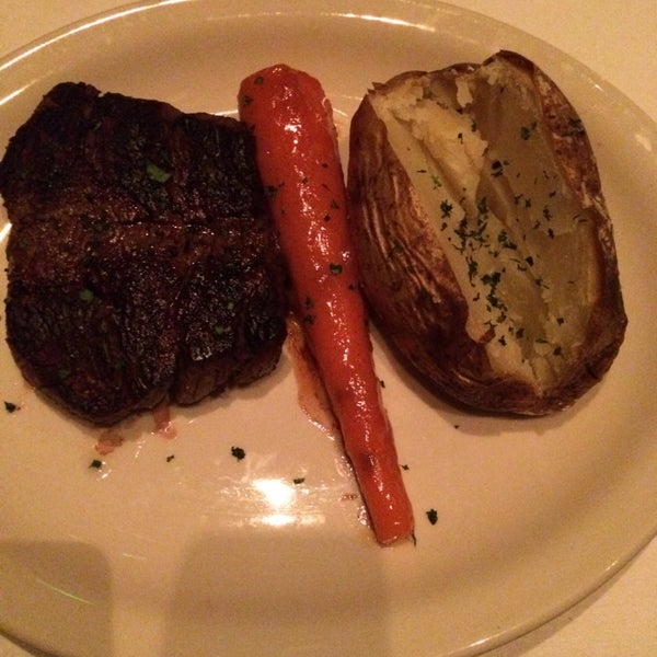 6/11/2014にitsgood2BthekingがBob&#39;s Steak &amp; Chop Houseで撮った写真