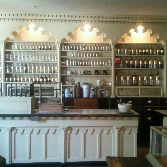 Photo taken at Stabler-Leadbeater Apothecary Museum by Simone B. on 4/13/2012