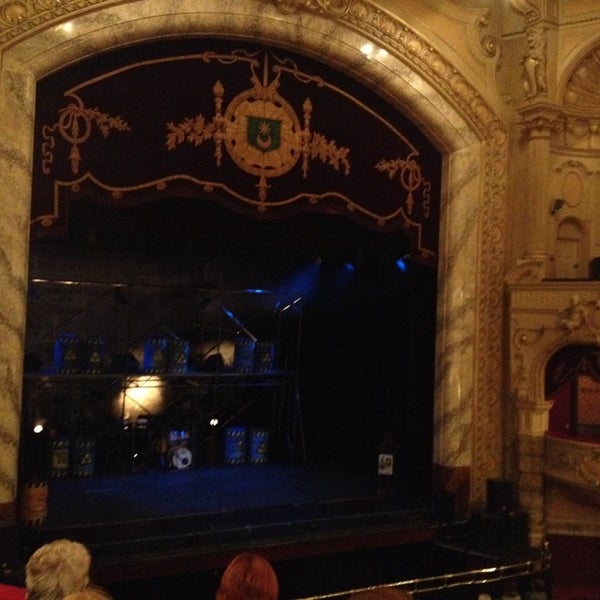 Foto diambil di Kings Theatre oleh Olivia M. pada 3/19/2014