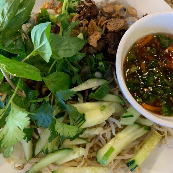Foto tomada en Ánh Hồng Restaurant  por Erica C. el 2/17/2019
